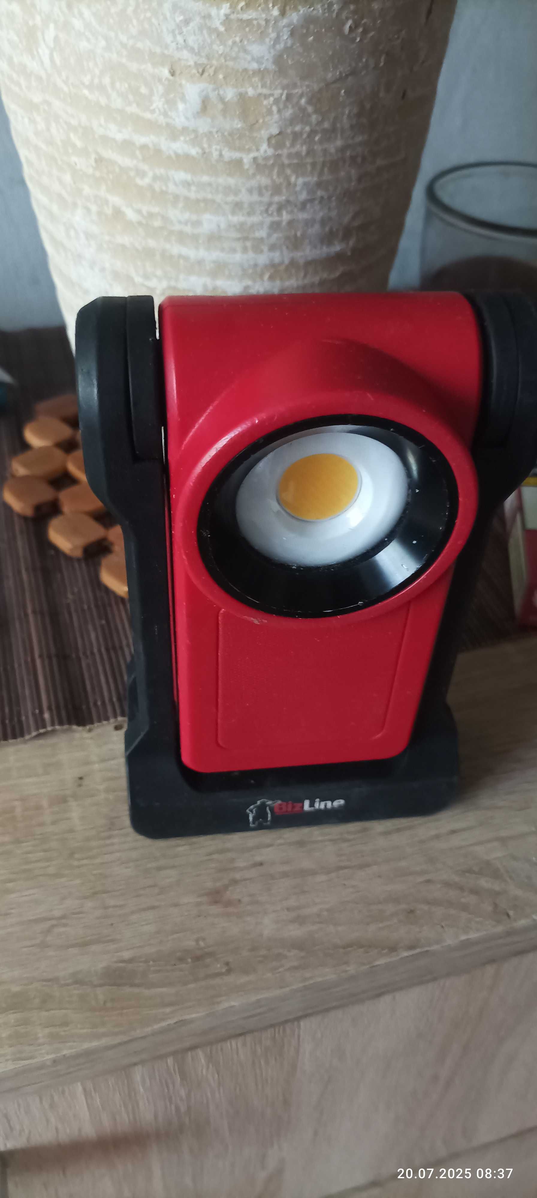 Akumulatorowy mini reflektor budowlany LED 10 W
