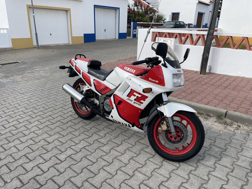 Yamaha FZ 750 Genesis