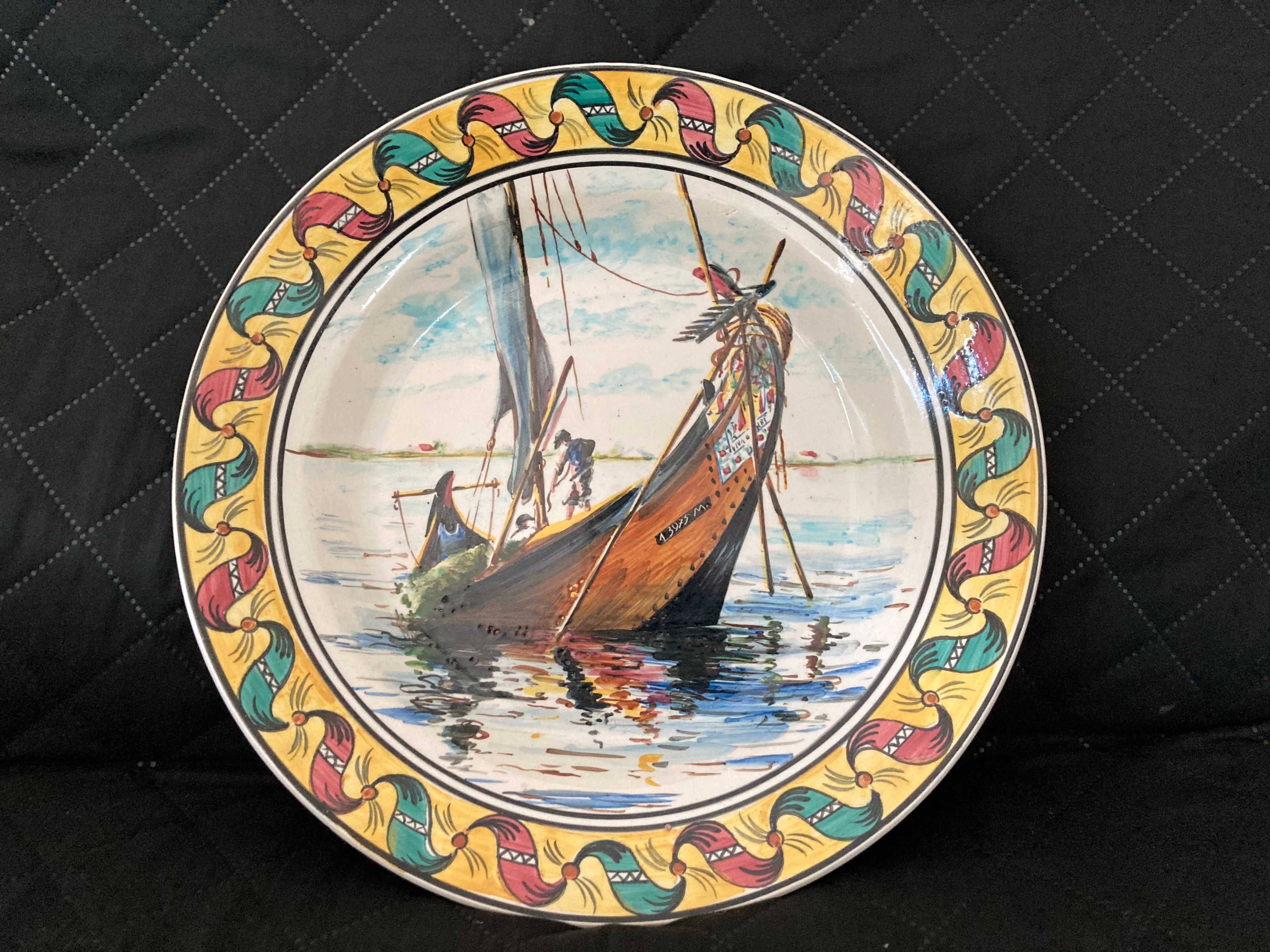 Prato de cerâmica decorativo com moliceiro