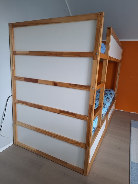 Łóżko piętrowe drewniane Ikea kura z szufladami