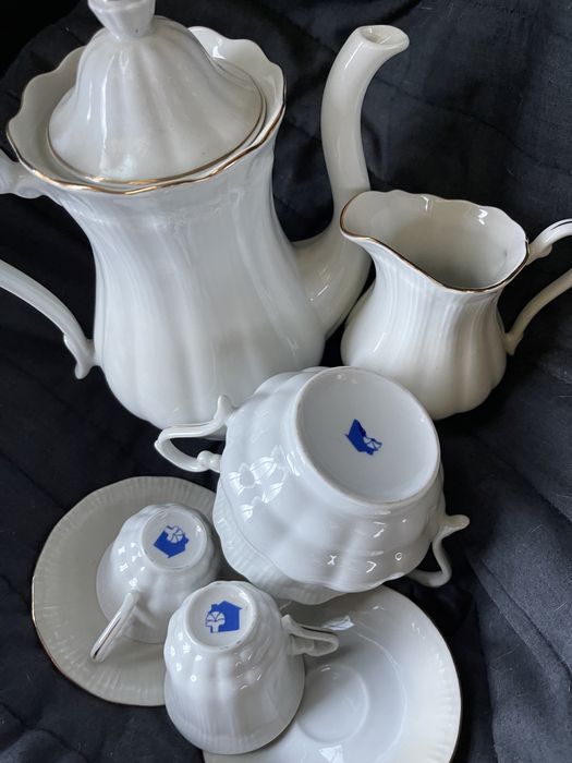 Serviço chá branco com debruado fio dourado