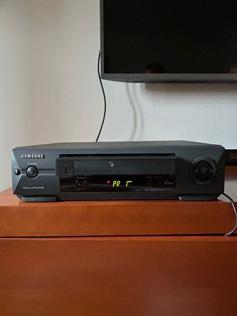 Gravador de Vídeo Cassete Samsung
Samsung SV-431X (VHS)
Samsung SV-431