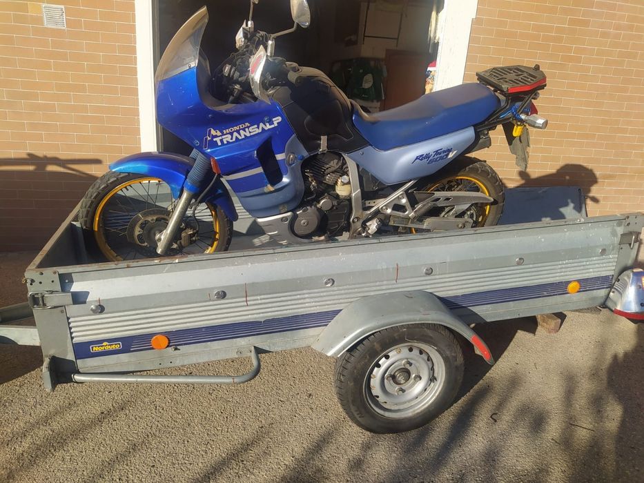Reboque motos e mercadorias