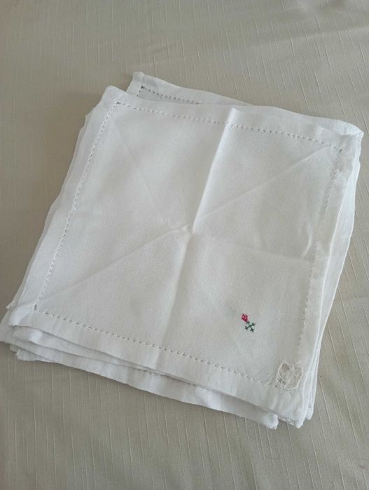 Toalha de mesa,  renda  c/ bordado