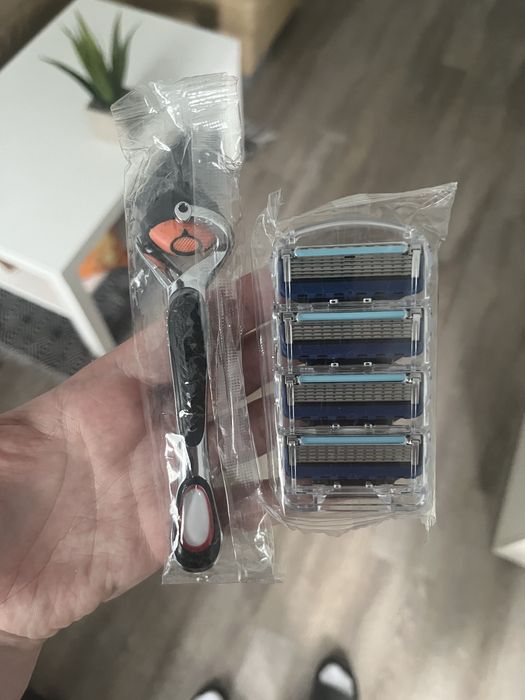 Бритва Gillette Fusion 5 ProGlide Flexball з змінними картриджами