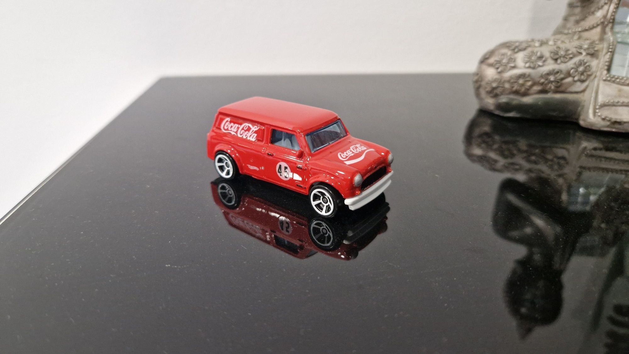 Hot Wheels Austin Mini Van Coca-Cola Custom