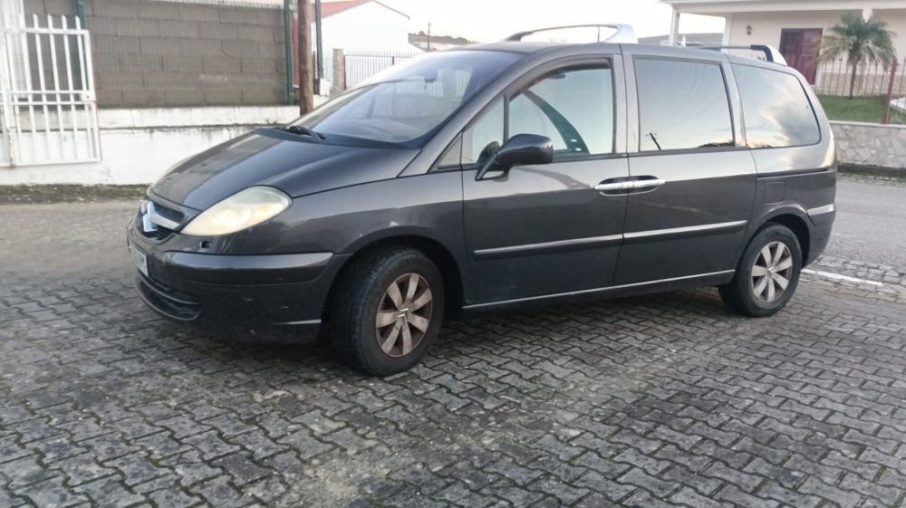 Citroen C8 2.2 HDI gasoleo lotacao maxima 8 lugares, mas só tem 6 asse