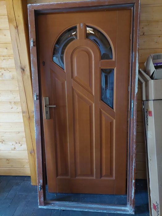 Drzwi wejściowe używane