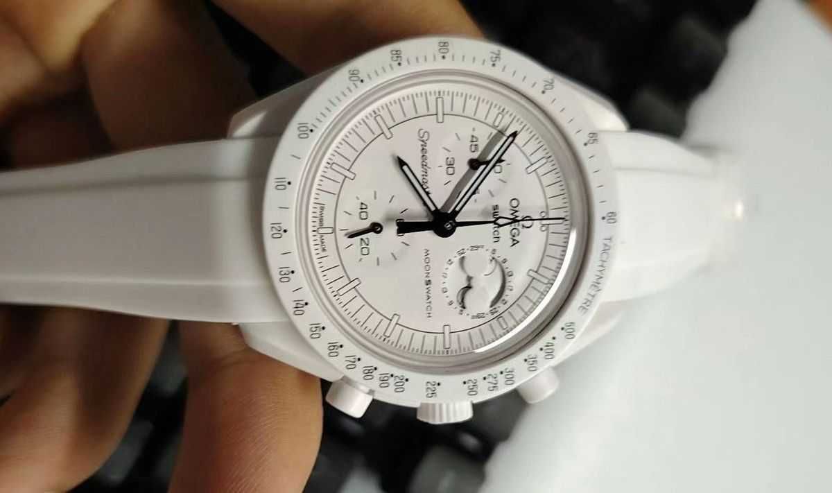 Swatch x Omega Bioceramic MoonswatchMission To MoonphaseSnoopySO33W700