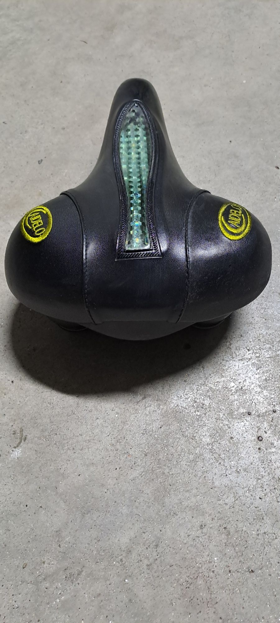 Vendo 2 Selins de bicicleta em gel.