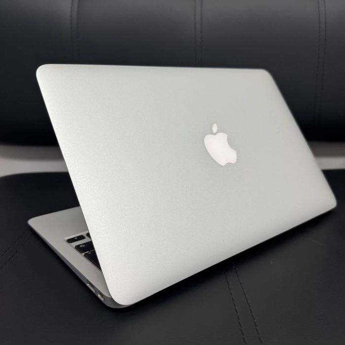 Apple MacBook Air A1370 (11,6” HD/i5-2467u/4Gb/128GbSSD/100% 1 цикл.)