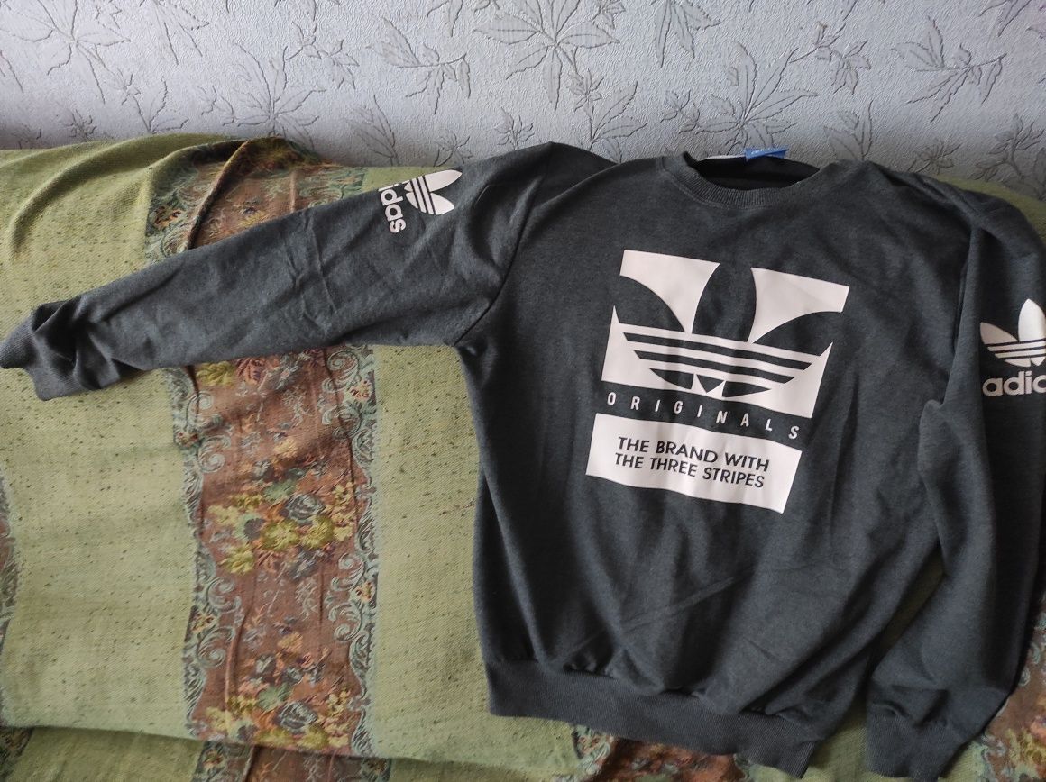 Кофта adidas майже нова