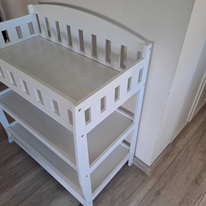 Przewijak komoda biały z półkami duży plus wisząca półka do łóżka