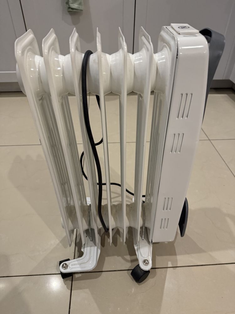 Grzejnik olejowy  z regulacja i termostatem  1500W