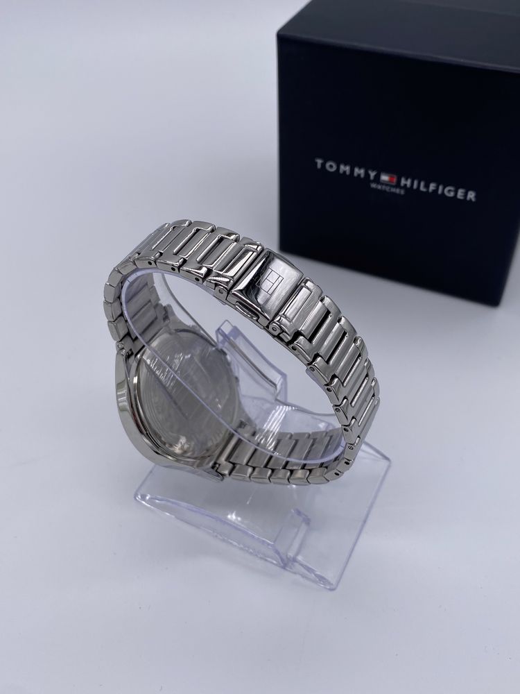 Zegarek Damski Tommy Hilfiger Emmy Srebrny klasyczny mały kobiecy
