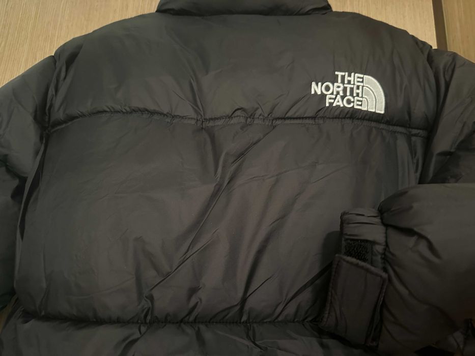 Kurtka puchowa krótkiego kroju TNF w kolorze czarnego matowego