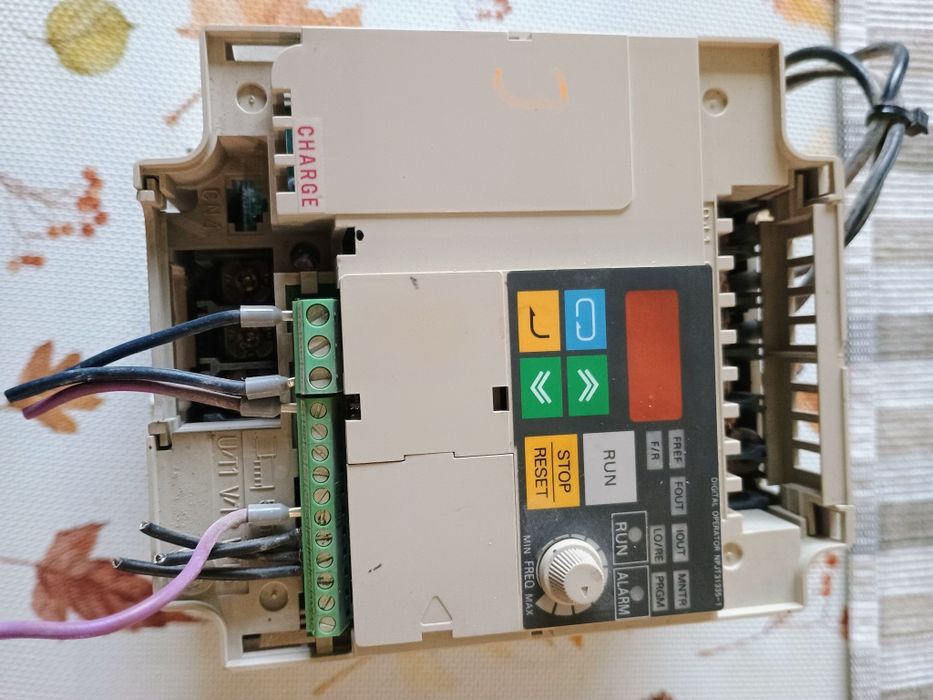 Falownik CIMR -J7AZ40P4