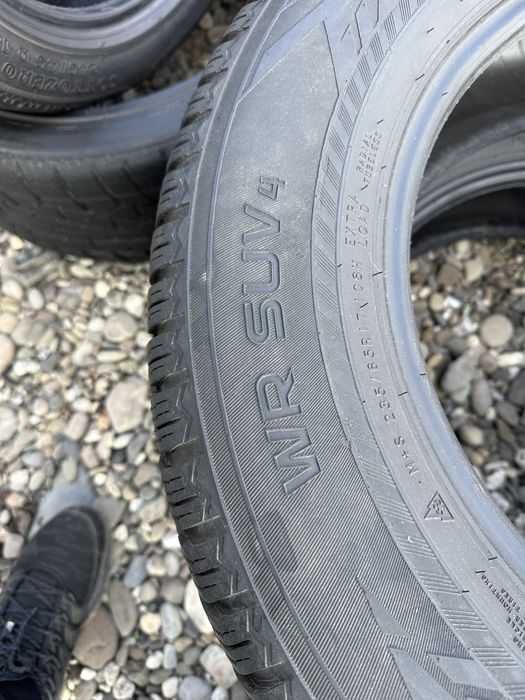 235/65/17 Nokian Tyres WR SUV4