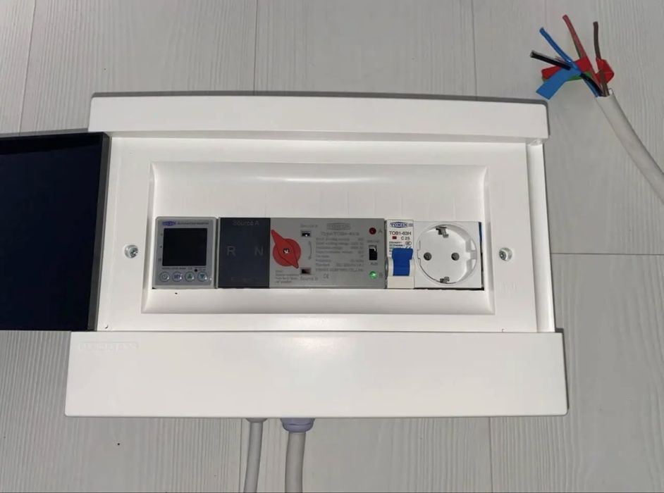 Щит автоматичного вводу резерву на базі АВР TOMZN TOQ5-63/2