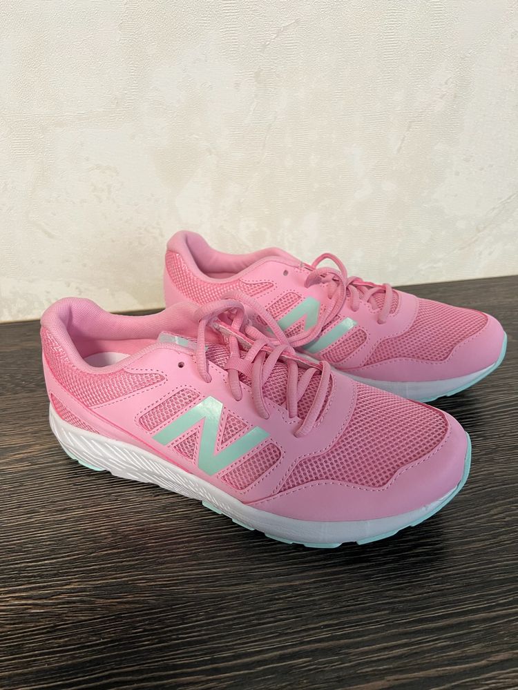 Нові кросівки New Balance 40