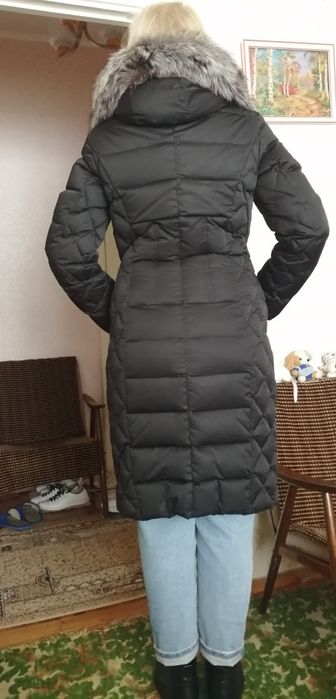 Зимний пуховик с капюшоном