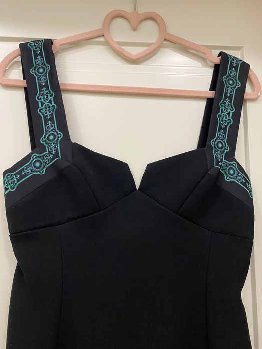 Элегантное платье . VERSACE. Новое .
