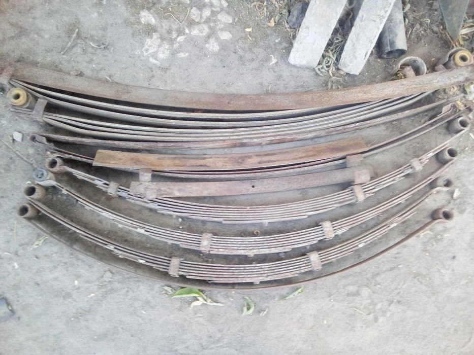 Продам глушители ресоры запчасти