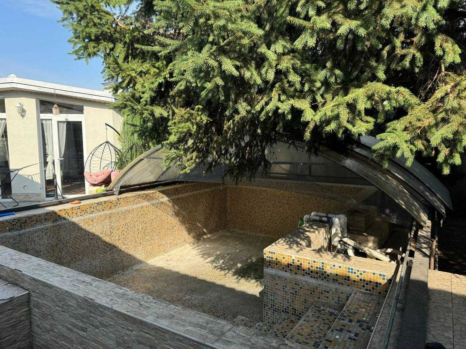 Продаж будинку з ремонтом, з подвір'ям Винники