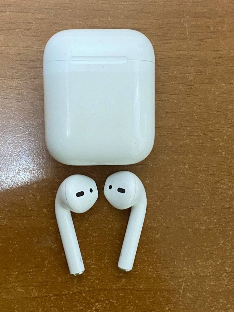 Airpods 2 th Apple