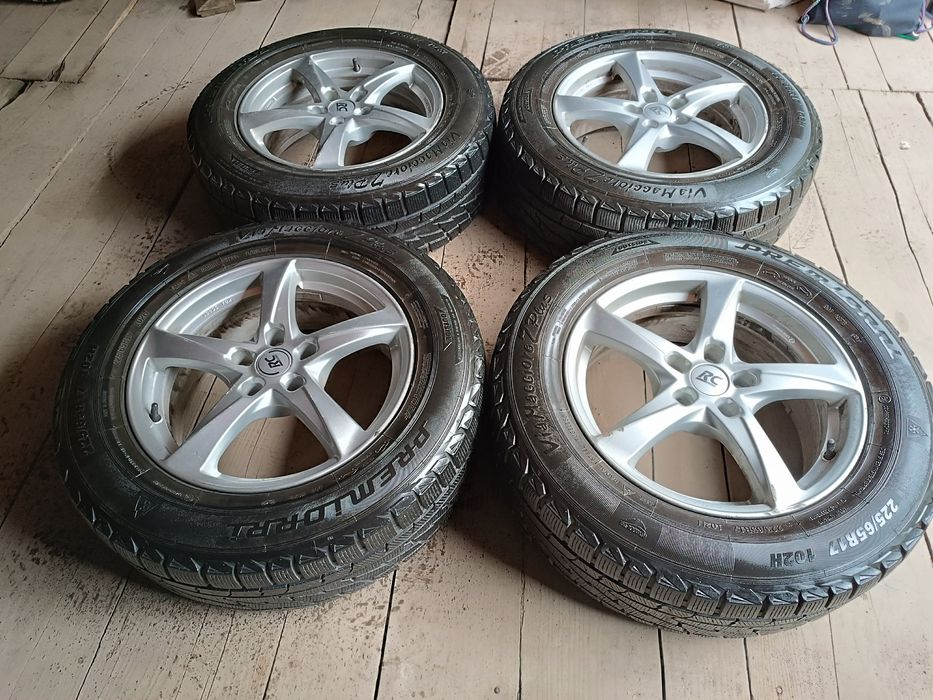 Продаються литі диски з шинами.