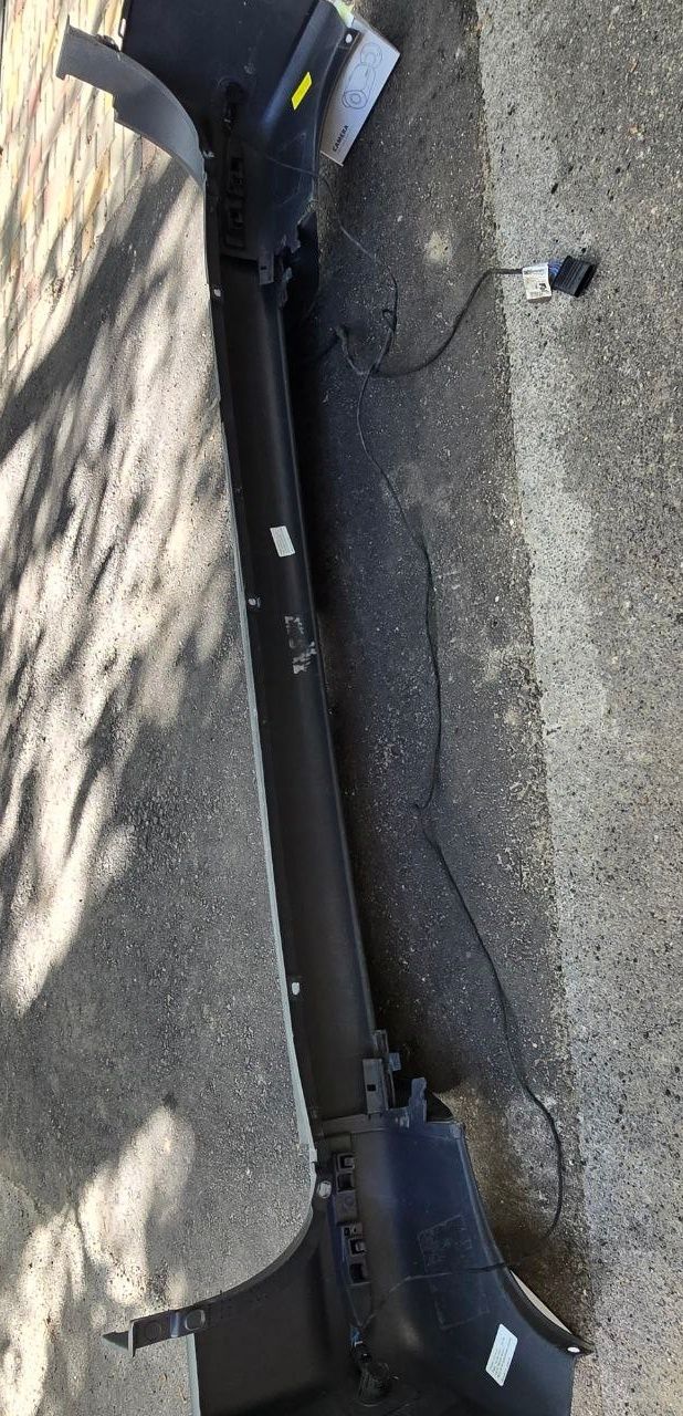 Кузовные детали, бампер,крыша,двери.W907,910 цена за потолок ост. в о