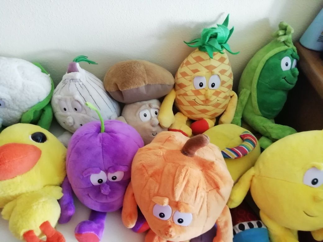 Várias peluches de várias colecçães