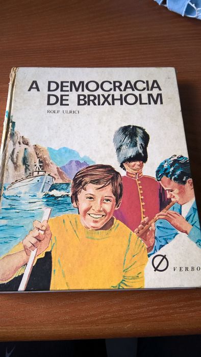 A democracia de Brixholm - Rolf Ulrici (portes incluídos)