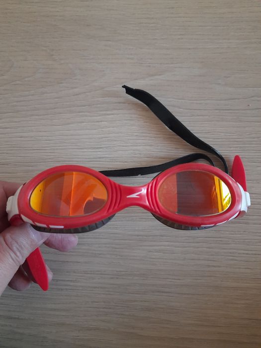 Продам дитячі окуляри для плавання speedo