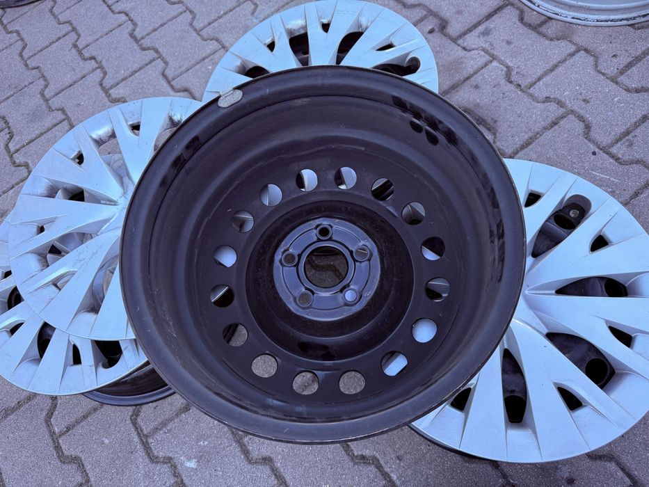 Felgi stalowe 15 Toyota Yaris '20-'25 5x100 6J ET45 z kołpakami
