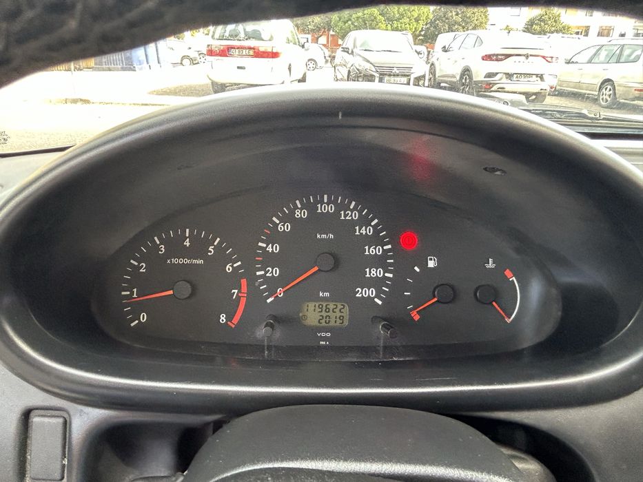 Nissan micra 1.3 baixa quilometragem