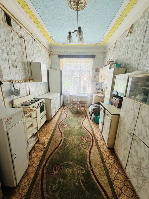 3-к квартира з гаражом, ділянкою в центрі м.Кременець