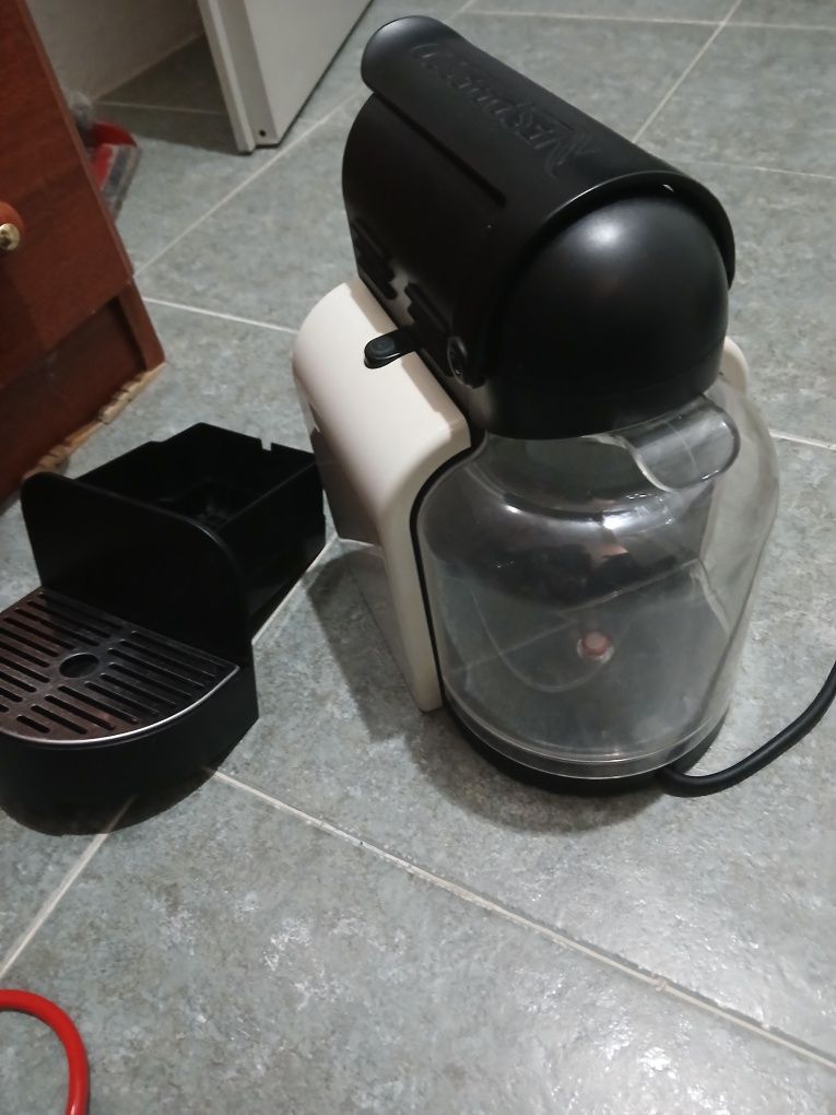Nespresso Essenza branca