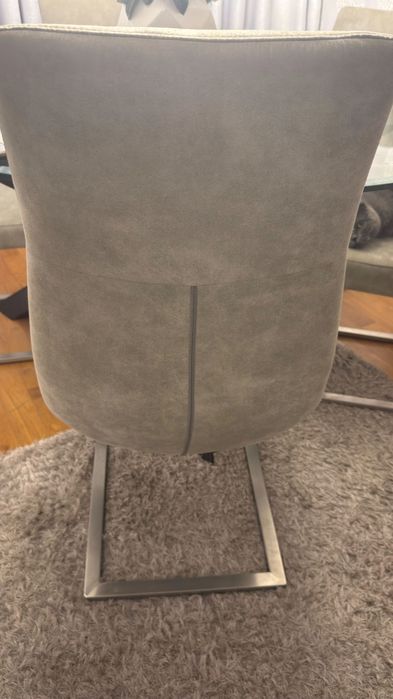 5cadeiras cinzentas