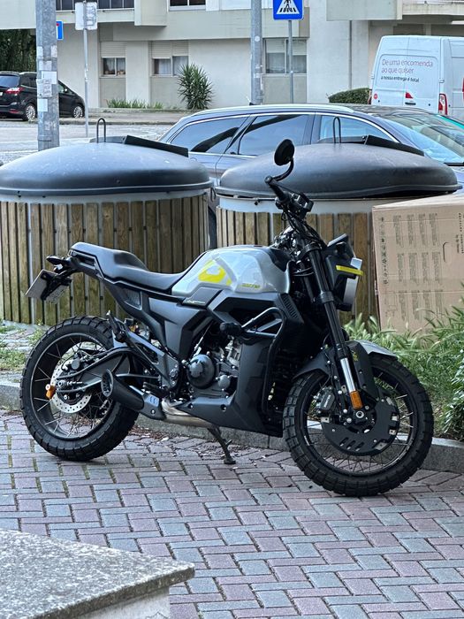 Zontes 125 GK — 2023 • 7.100 km • Impecável • Estilo Scrambler