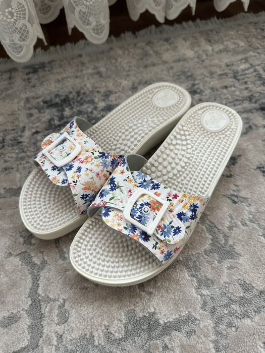 Тапочки / Шльопанці