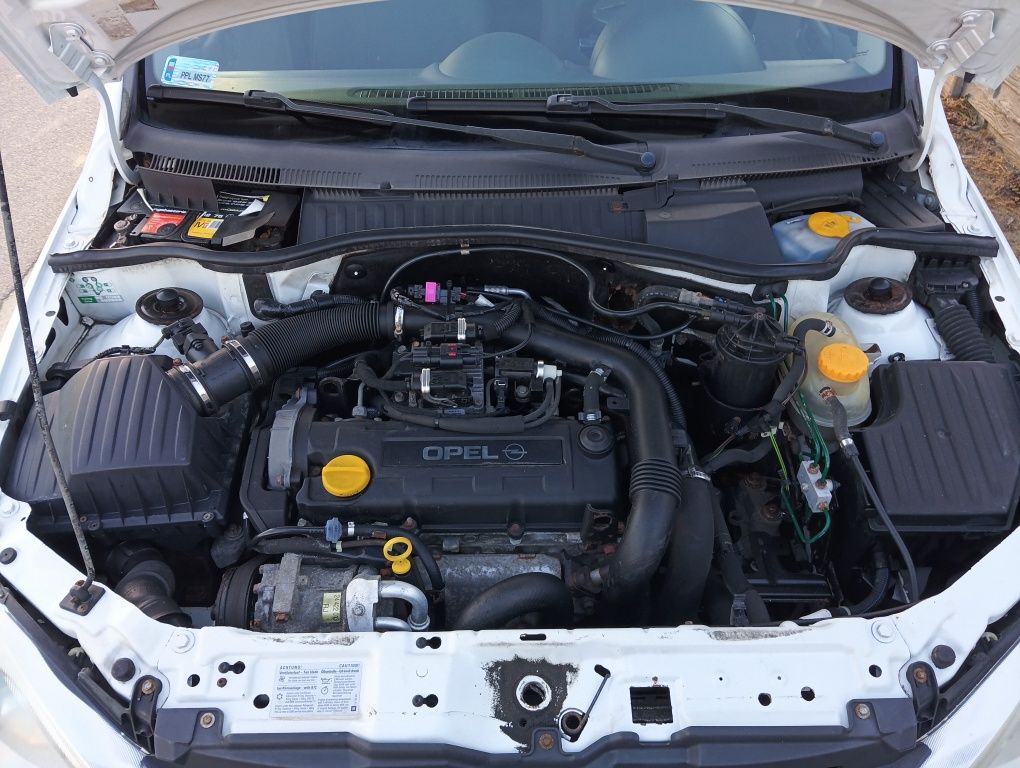 Opel Combo C 1.7 DTI 5 Osobowe Klima Hak Radio Zarejestrowane Polecam