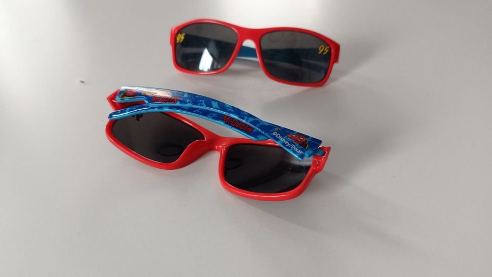 2 pary okularów słonecznych dziecięcych