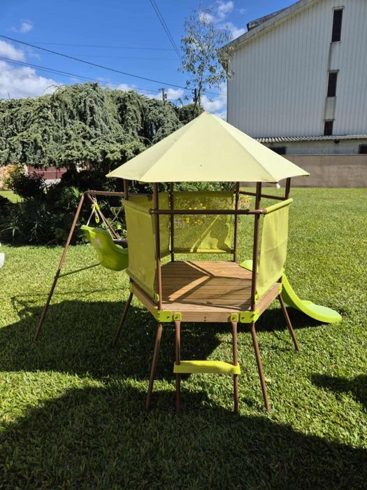 Vendo baloiço e escorrega...