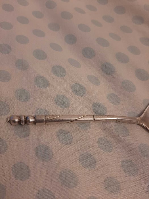 продам ложечку  серебряную