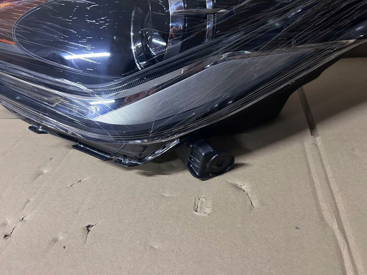 TOYOTA AYGO OD 14- REFLEKTOR LED LEWY DEPO