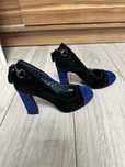 Buty na obcasie welurowe