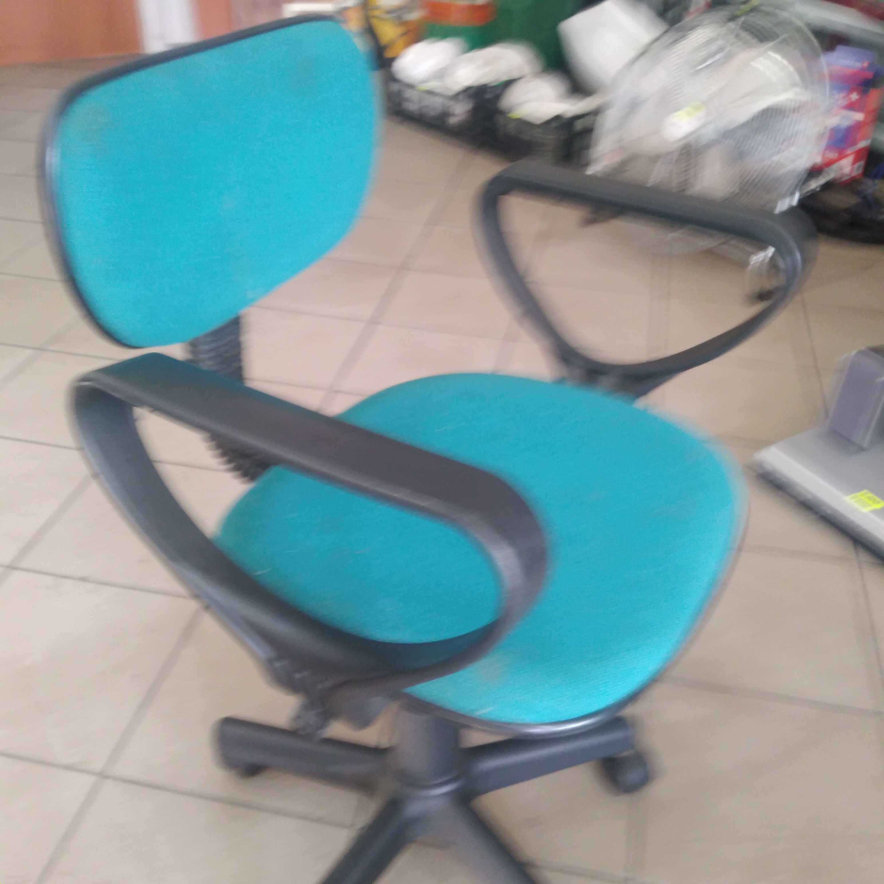 MAŁY - Fotel biurkowy dla dziecka /
Zachęcam do zakupu