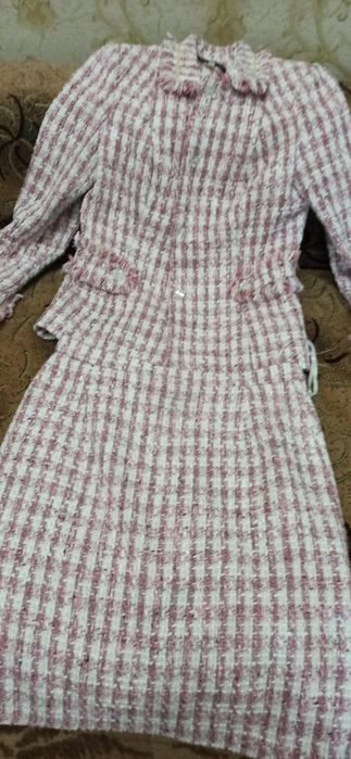 Костюм женский розово-белый, машинная вязка