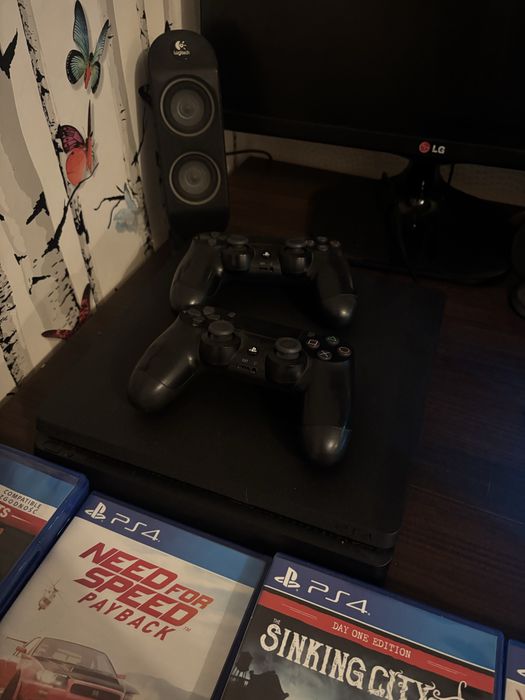 Konsola ps4 slim z grami